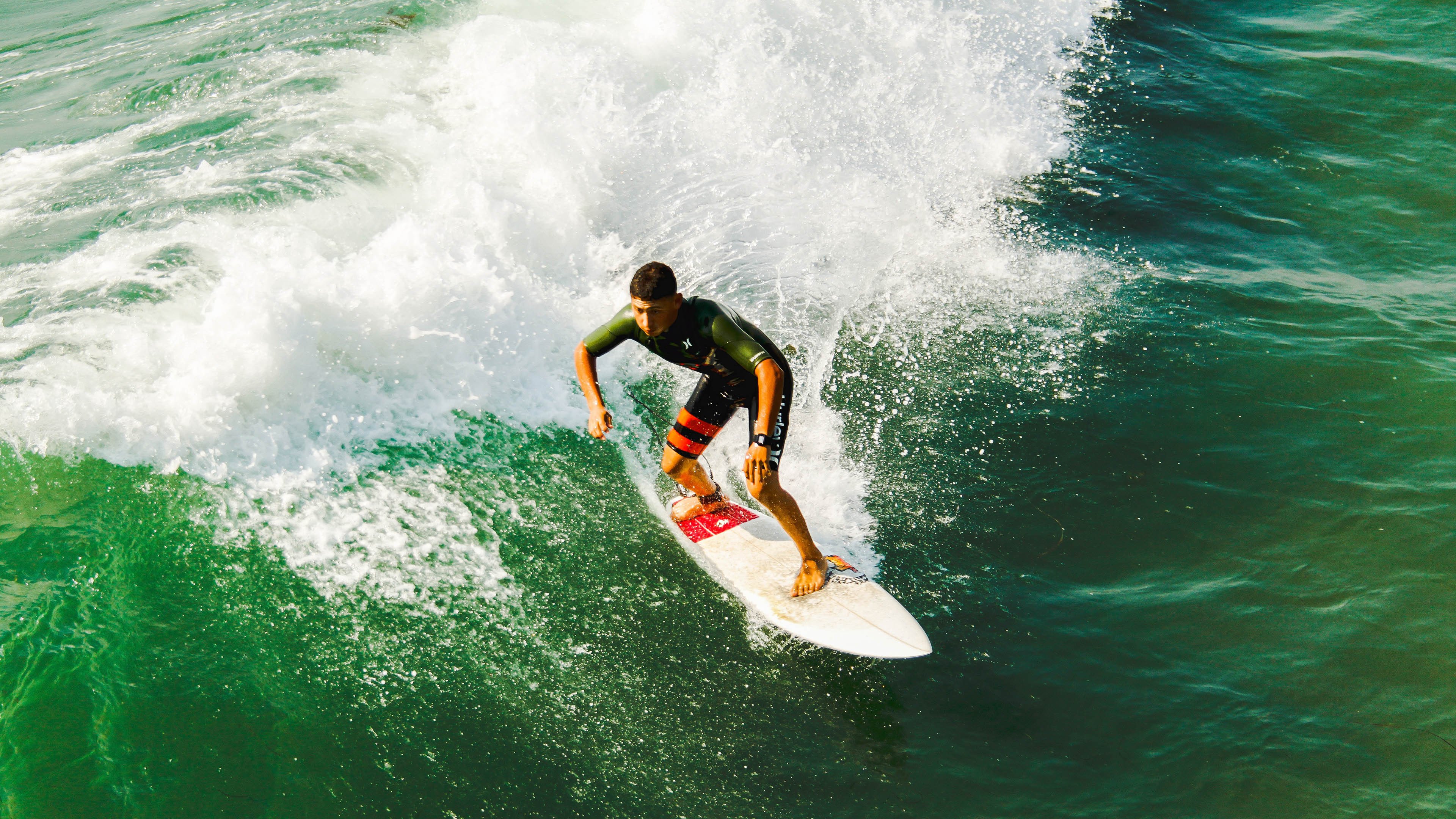 开云电竞登录-《2025英雄联盟季中赛，传奇再次上演》，2050年英雄联盟总决赛